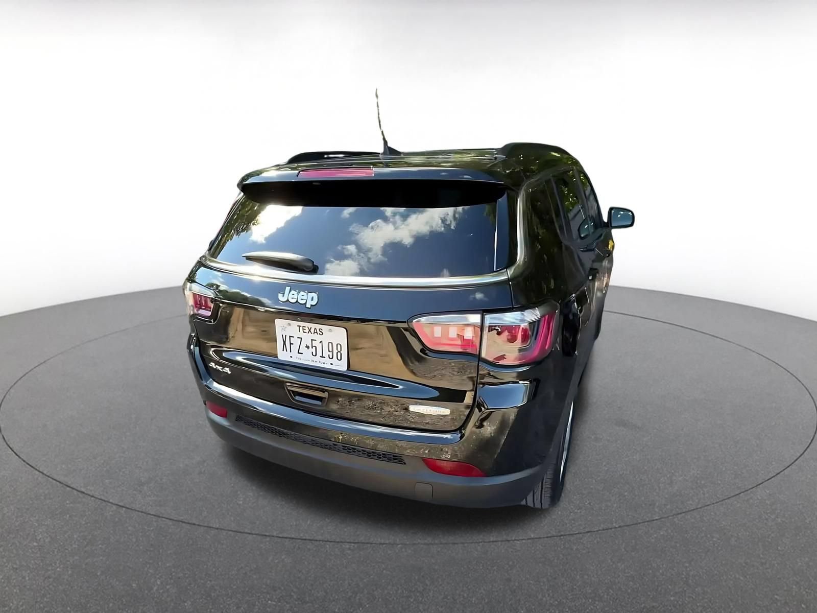 Used 2025 Jeep Compass Latitude AWD/4WD image 13