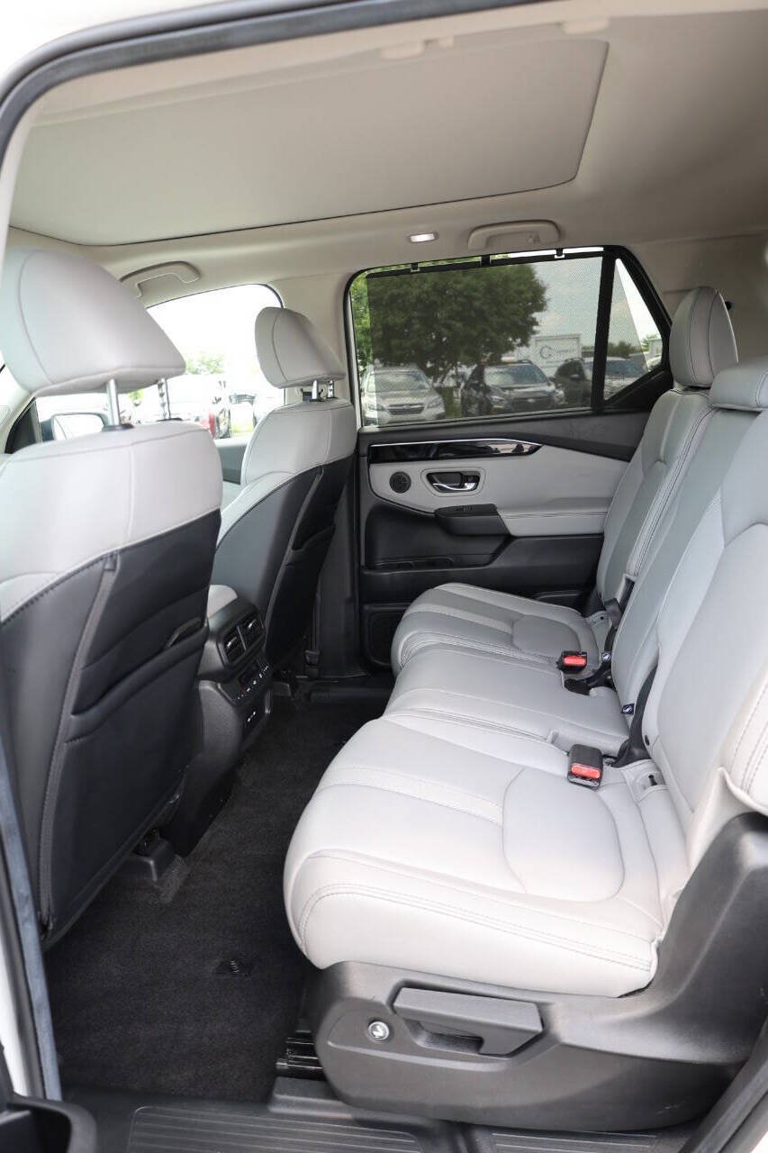Used 2025 Honda Pilot Touring image 18