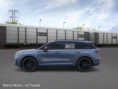 New 2026 Lincoln Corsair Premiere image 3