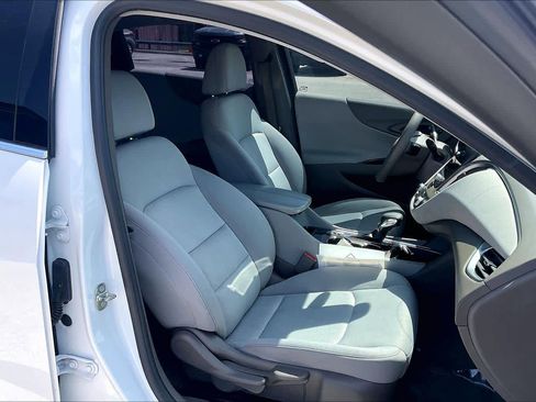 Used 2022 Chevrolet Malibu LT image 8