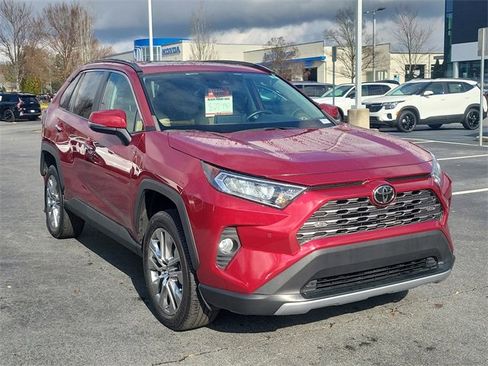 Used 2019 Toyota RAV4 Limited image 3