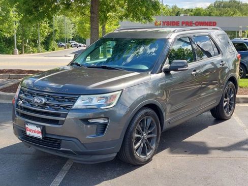 Used 2018 Ford Explorer XLT w/ Equipment Group 202A FWD image 7