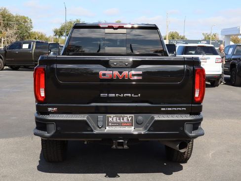 Used 2023 GMC Sierra 2500 Denali w/ Denali Black Diamond Edition image 7
