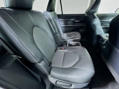 Certified 2025 Toyota Grand Highlander AWD image 25