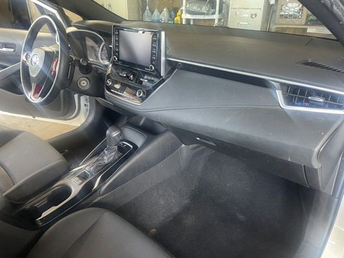 Used 2021 Toyota Corolla SE FWD image 2