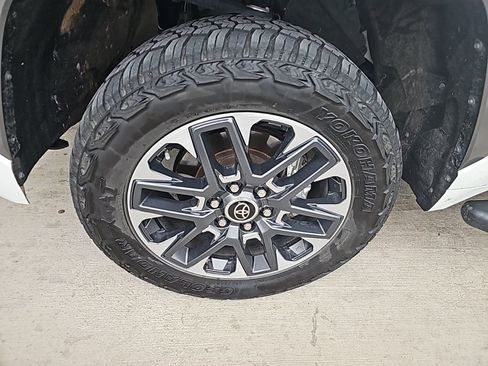 Used 2022 Toyota Tundra Limited image 2