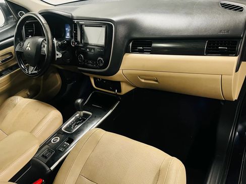 Used 2017 Mitsubishi Outlander GT AWD/4WD image 15