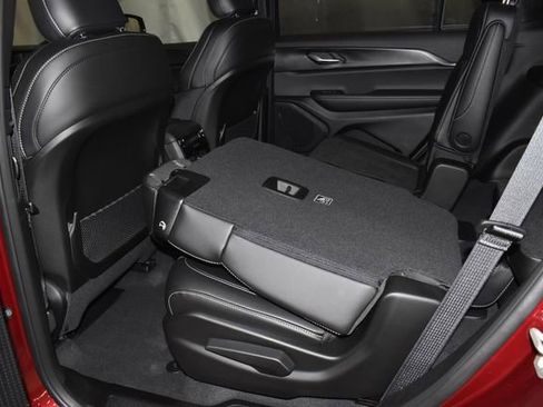 New 2025 Jeep Grand Cherokee L Altitude image 30