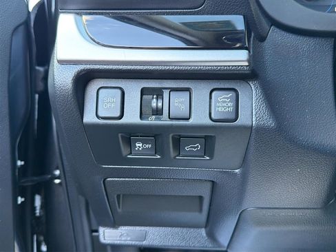 Used 2017 Subaru Forester 2.5i Touring AWD/4WD image 29