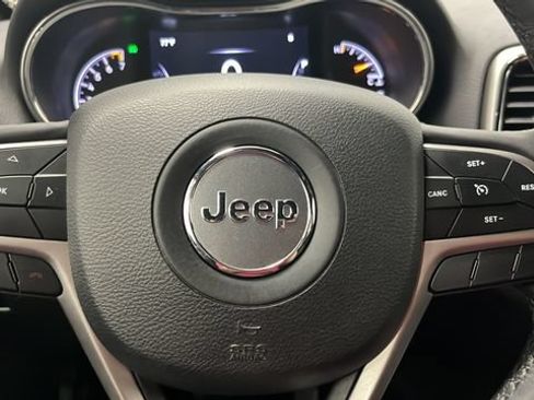 Used 2019 Jeep Grand Cherokee Laredo AWD/4WD image 15