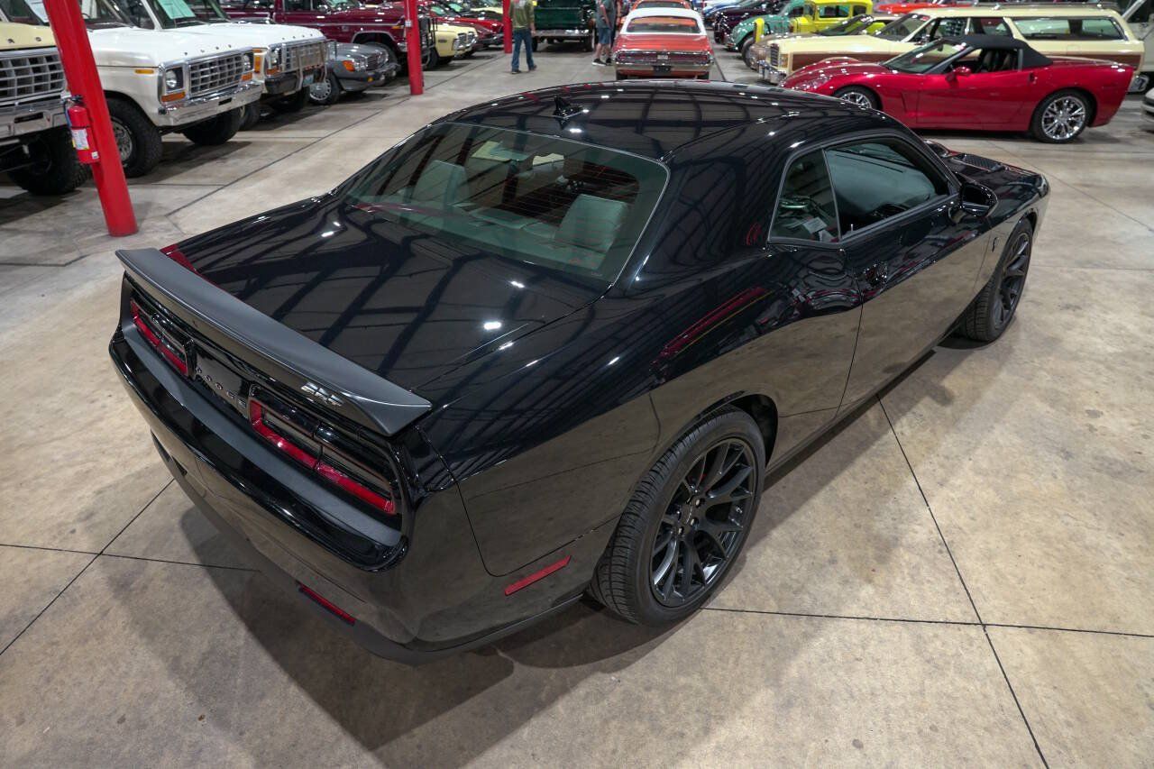 Used 2016 Dodge Challenger SRT Hellcat RWD image 17