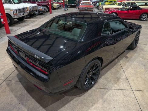 Used 2016 Dodge Challenger SRT Hellcat RWD image 17