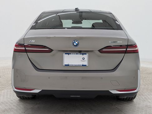 New 2026 BMW i5 eDrive40 w/ Premium Package RWD image 10