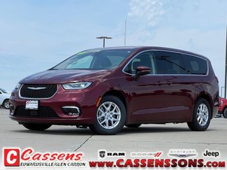 Used 2023 Chrysler Pacifica Touring-L image 1