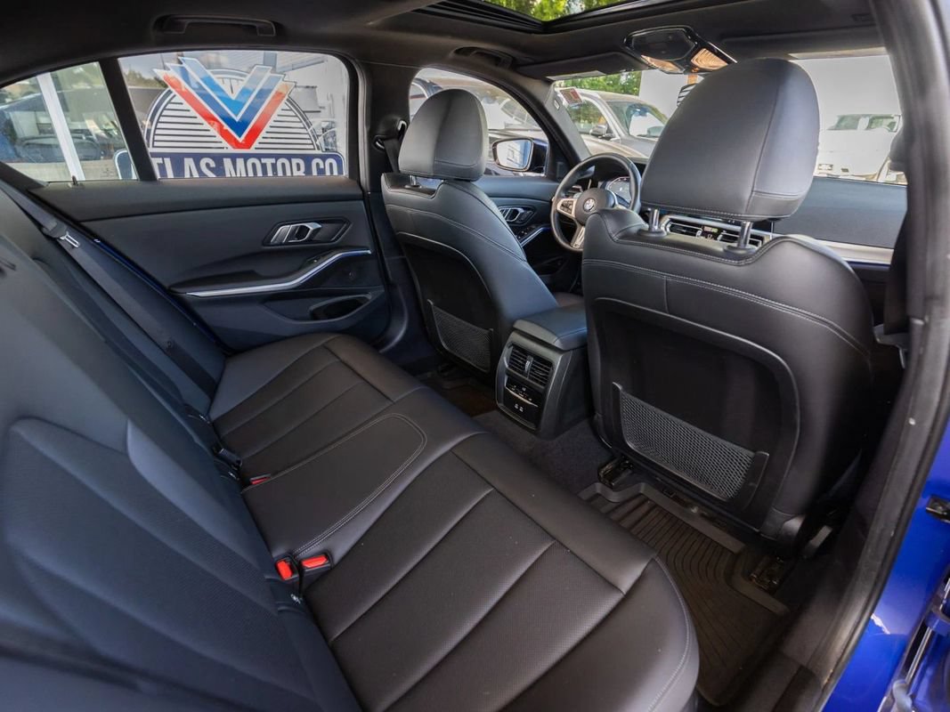 Used 2022 BMW 330i Sedan w/ M Sport Package RWD image 27