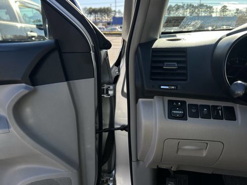 Used 2011 Toyota Highlander 4WD image 13
