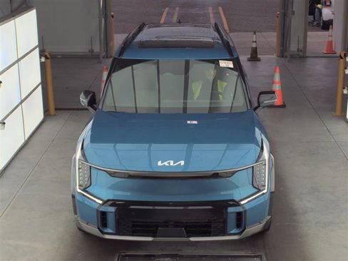 Used 2024 Kia EV9 GT-Line AWD/4WD image 2