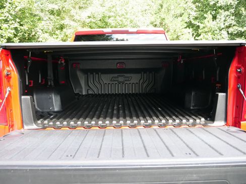 Used 2025 Chevrolet Silverado 1500 LT AWD/4WD image 34