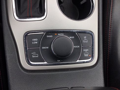 Used 2017 Jeep Grand Cherokee Trailhawk AWD/4WD image 31