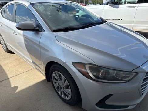 Used 2018 Hyundai Elantra SE image 4