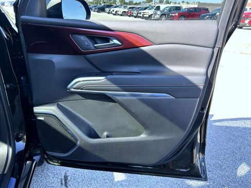 Used 2025 Chevrolet Traverse RS w/ LPO, Floor Liner Package image 16