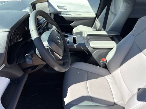 New 2026 Toyota Sienna XLE image 22