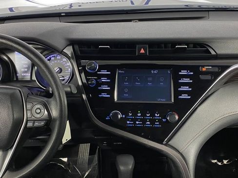 Used 2018 Toyota Camry LE FWD image 13