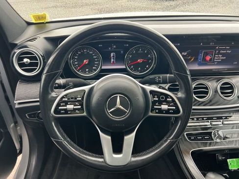 Used 2019 Mercedes-Benz E 300 4MATIC image 28