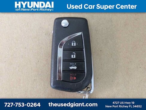Used 2018 Toyota Camry LE FWD image 32
