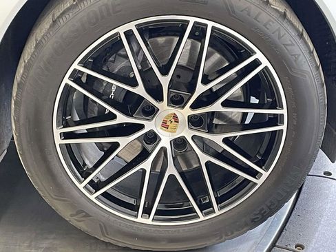 Used 2024 Porsche Cayenne image 14