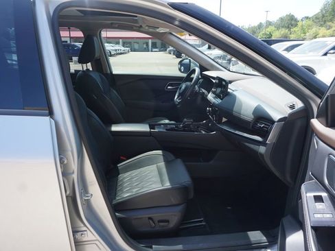 Used 2023 Nissan Rogue Platinum w/ Platinum Premium Package image 16