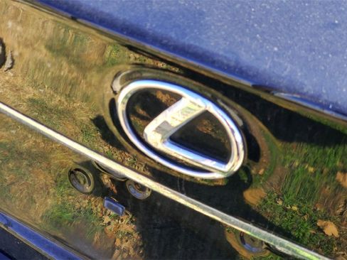 Used 2016 Lexus GS 200t image 6