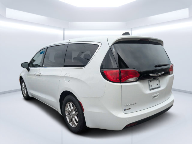 Used 2025 Chrysler Voyager LX FWD image 5