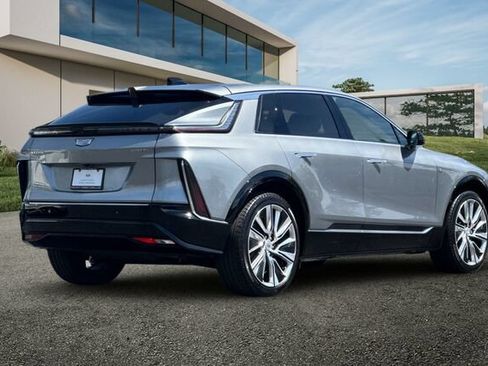 Certified 2025 Cadillac Lyriq Luxury w/ LPO, Floor Liner Package AWD/4WD image 4