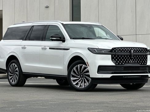 New 2026 Lincoln Navigator L Black Label AWD/4WD image 1