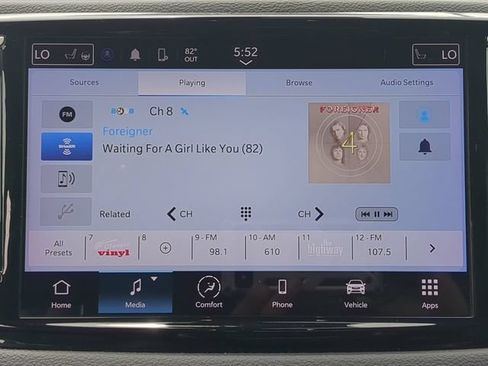 Used 2023 Chrysler Pacifica Touring-L FWD image 22