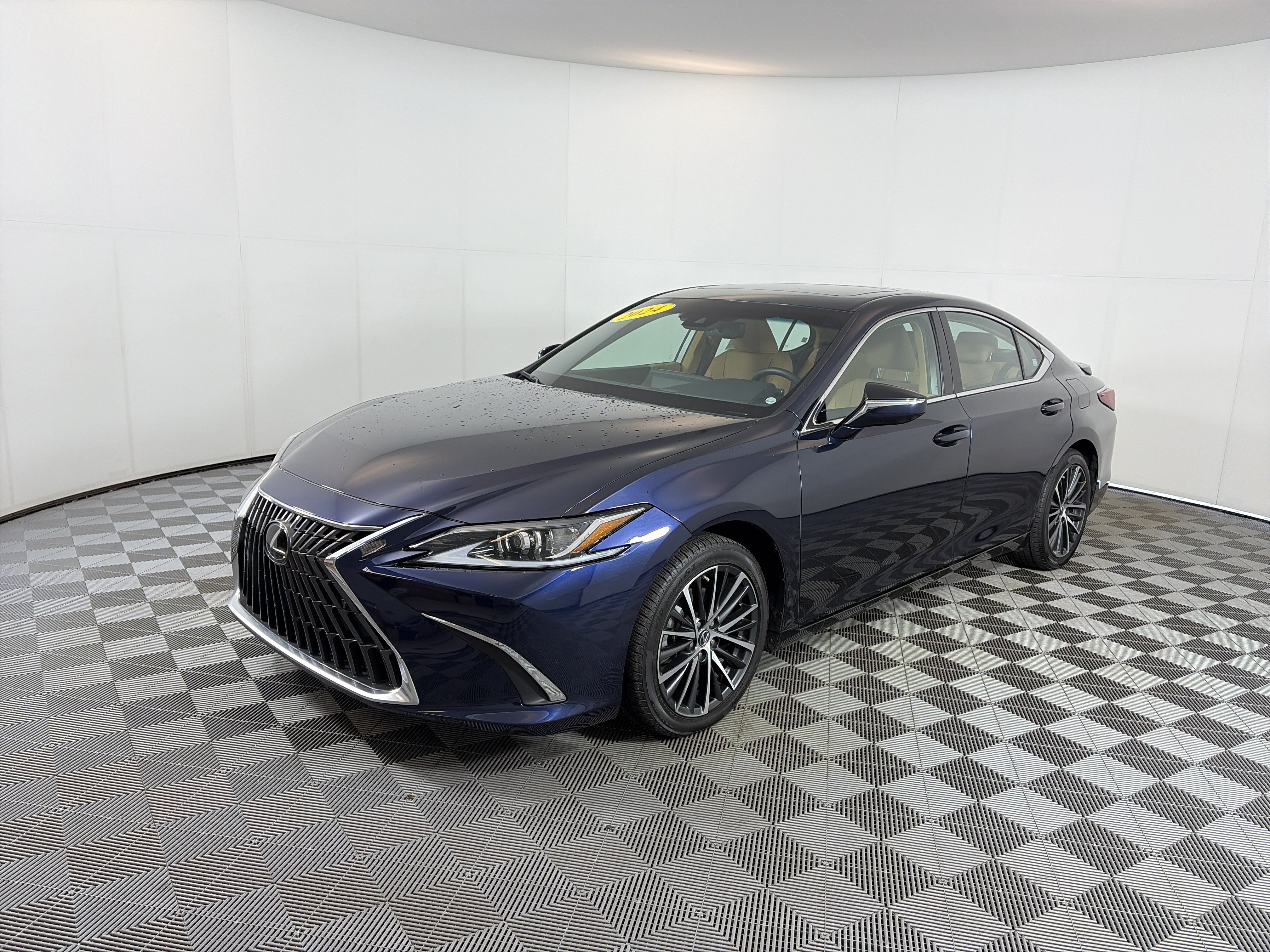 Used 2024 Lexus ES 350 w/ Premium Package FWD image 2