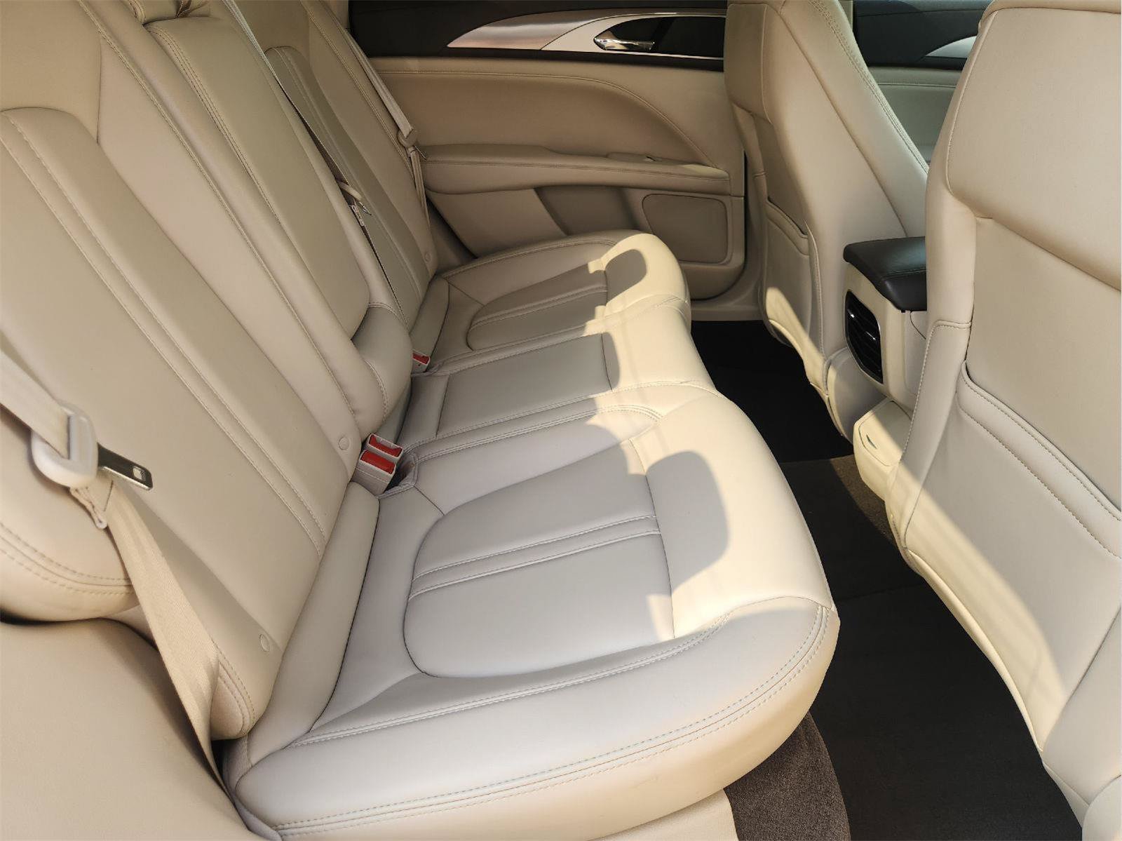 Used 2020 Lincoln MKZ w/ Convenience Package FWD image 32
