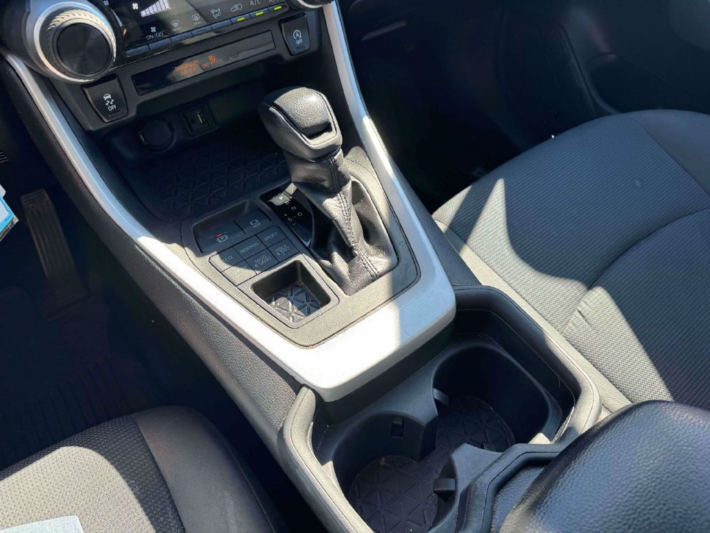 Used 2019 Toyota RAV4 LE w/ All Weather Liner Package AWD/4WD image 32