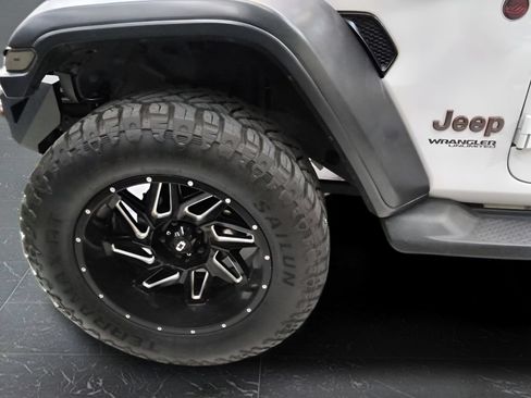 Used 2020 Jeep Wrangler Unlimited Rubicon w/ Dual Top Group AWD/4WD image 9
