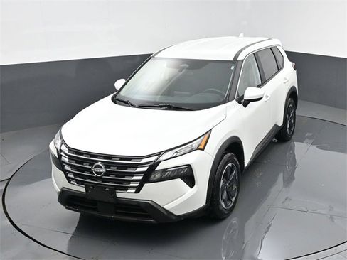 Used 2025 Nissan Rogue SV image 18