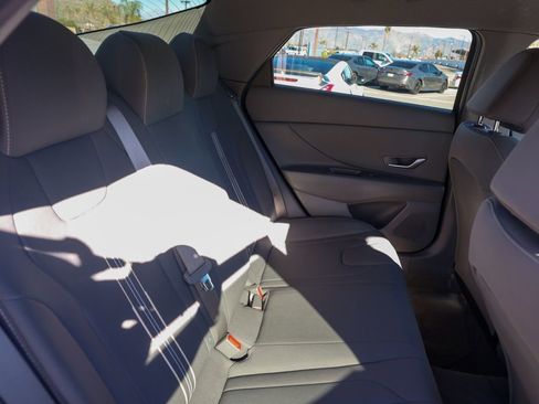 Used 2023 Hyundai Elantra SEL w/ Convenience Package image 19