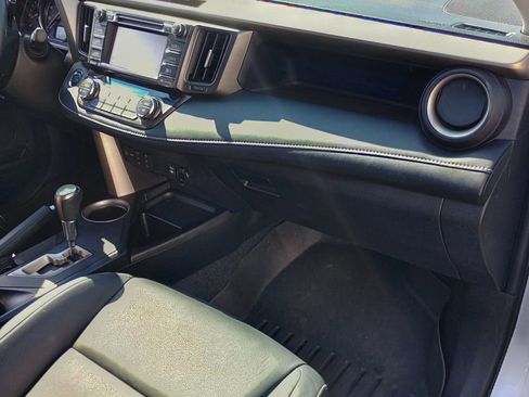 Used 2014 Toyota RAV4 Limited w/ Technology Package image 22