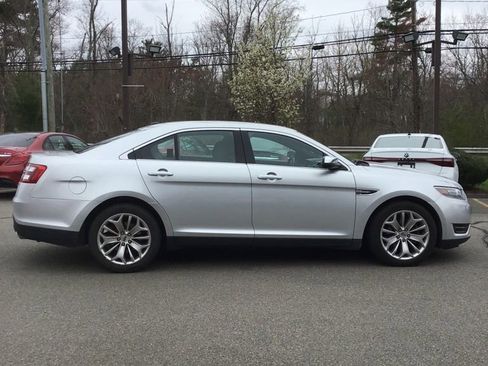 Used 2017 Ford Taurus Limited image 3