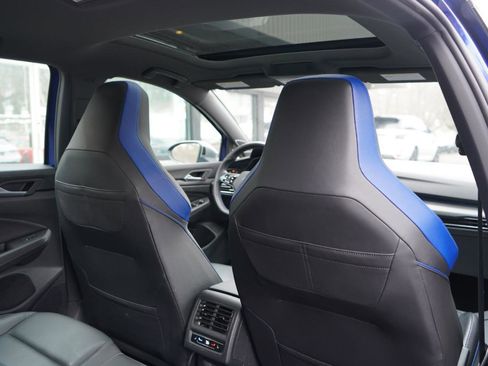 Used 2023 Volkswagen Golf R image 61