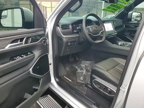 Used 2022 Jeep Wagoneer Series III w/ Premium Group I image 13