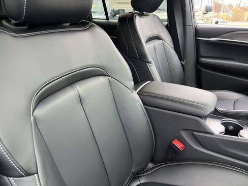 New 2025 Jeep Grand Cherokee Limited image 40