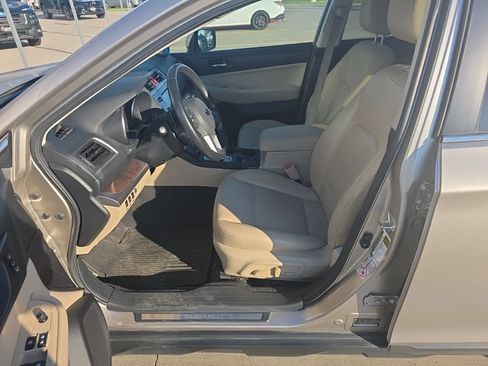 Used 2015 Subaru Outback 2.5i Limited AWD/4WD image 9