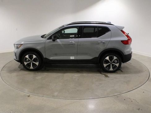 Used 2026 Volvo XC40 B5 Core w/ Climate Package AWD/4WD image 3