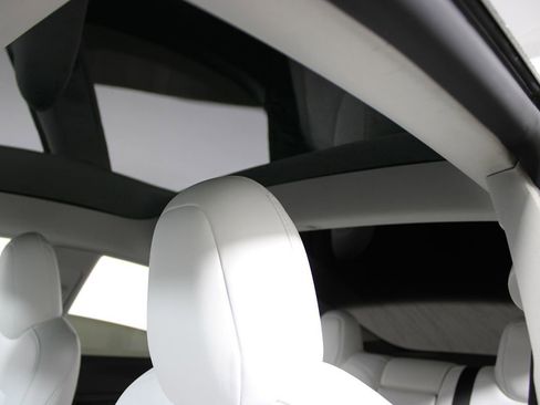 Used 2021 Tesla Model 3 Performance image 9